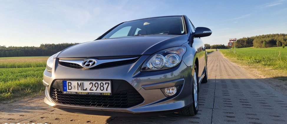Hyundai I30 cena 20900 przebieg: 181000, rok produkcji 2011 z Bytów małe 781
